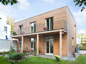 Passivhaus mit Holzverkleidung aussen